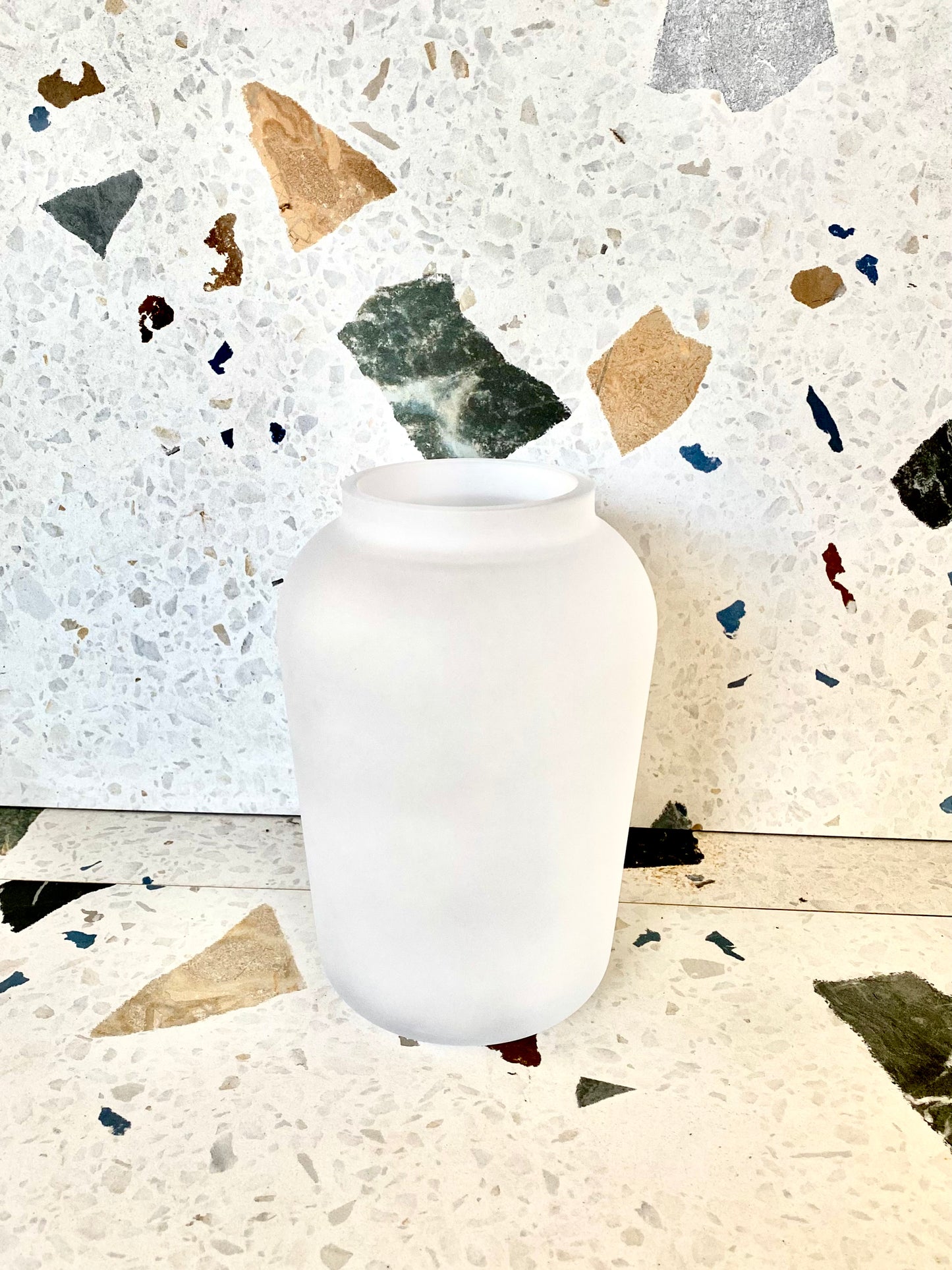 Vase urne blanc
