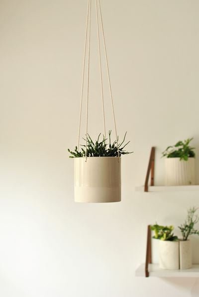 Pot lune suspendu 'blanc' - Alma Plantes