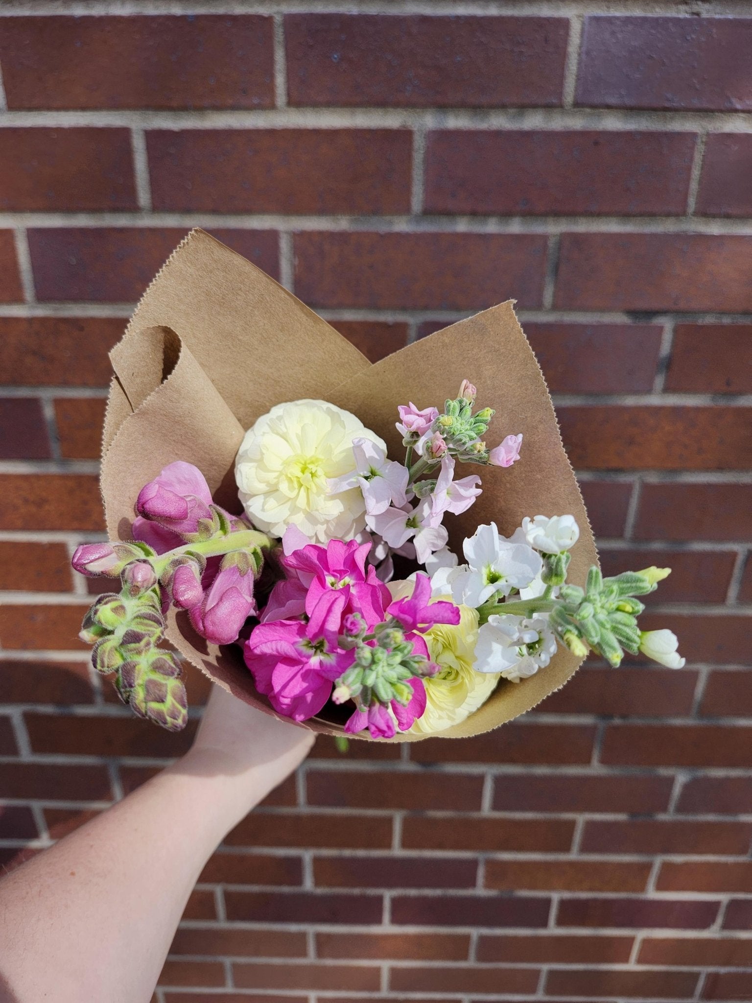 Bouquet mixte de fleurs locales - Alma Plantes