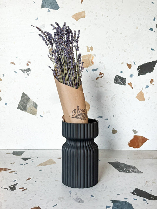 Vase noir en verre cannelé - Alma Plantes