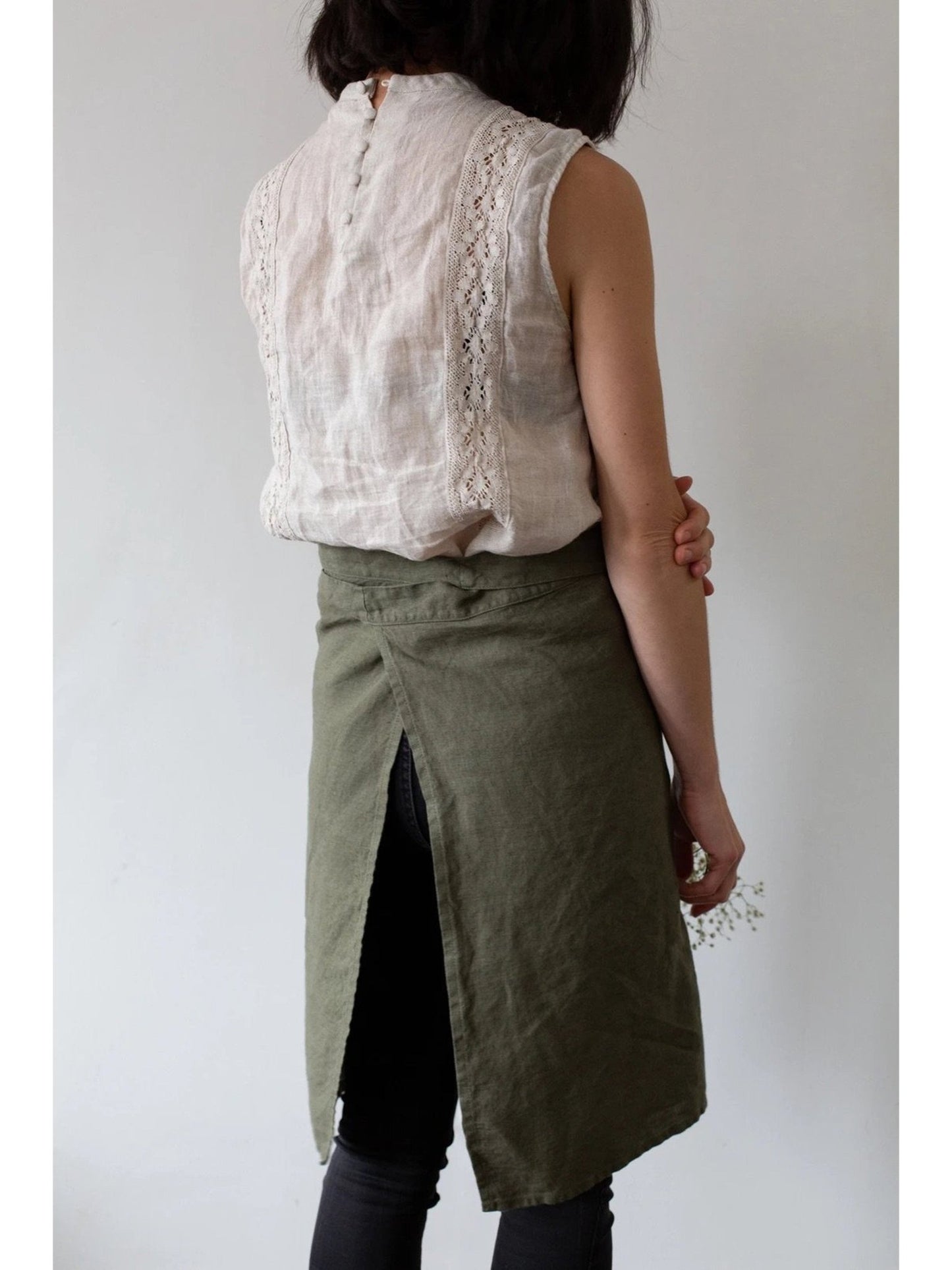 Demi tablier en lin - vert forêt - Alma Plantes