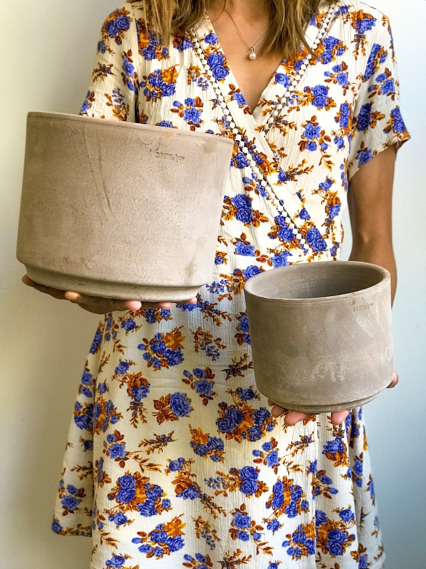 Pot en terre cuite cylindre - gris - Alma Plantes