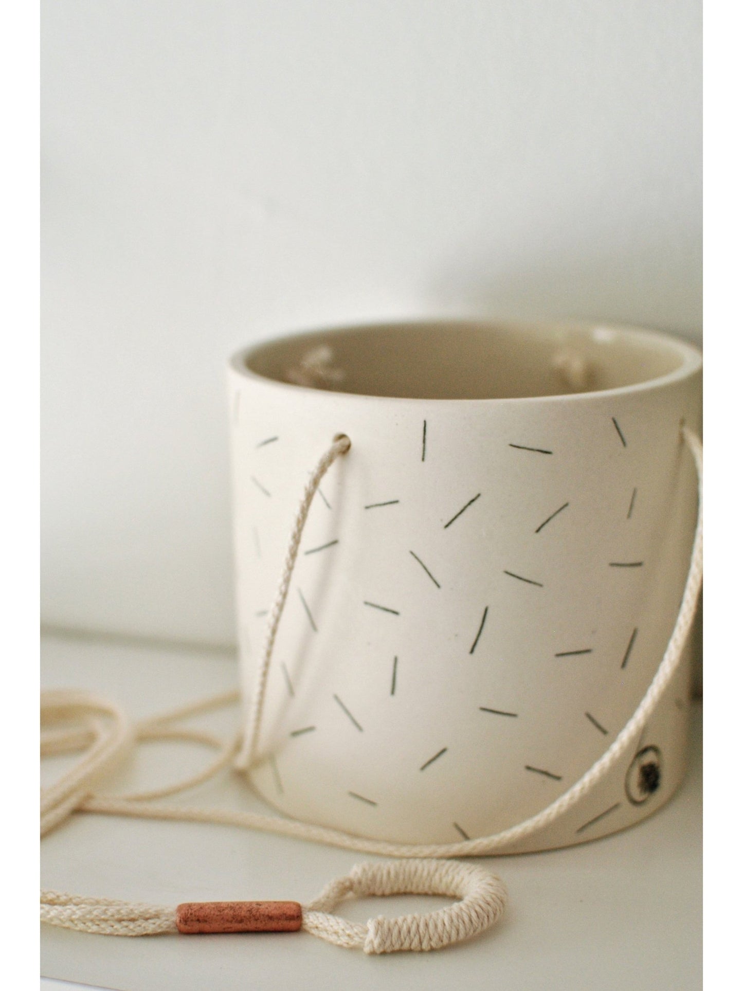 Pot lune suspendu 'confettis' - Alma Plantes