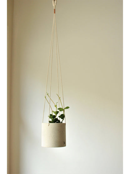 Pot lune suspendu 'éclats noirs' - Alma Plantes